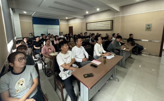 共观阅兵盛典 凝聚奋进力量 | 建材院组织全体干部职工观看阅兵仪式
